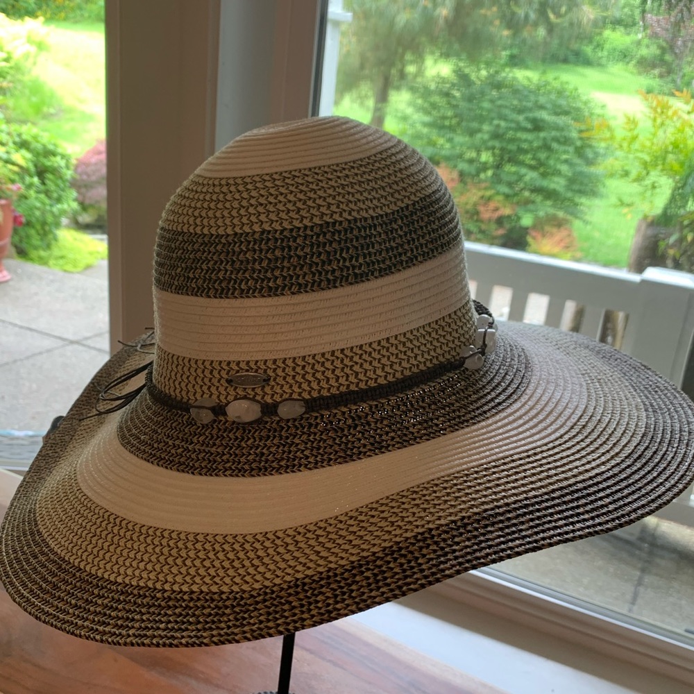 Multi colored-sun hat- new with tags! Adjustable